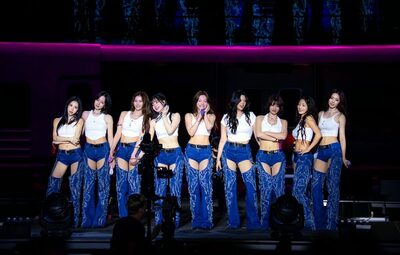TWICE、ビルボード「HOT 100」自己最高記録更新&ロラパルーザ・シカゴで圧巻のステージ