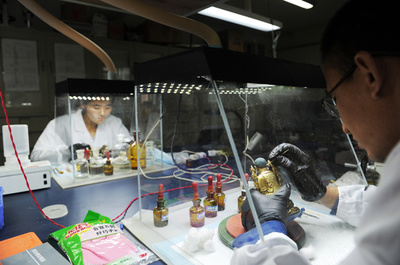 民間人が仏像を勝手に「修復」中国で問題相次ぐ