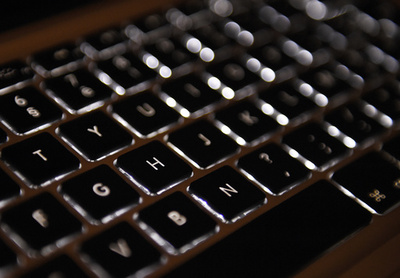 実家で薬物5億円分をネット販売、20歳男に禁錮刑 ドイツ