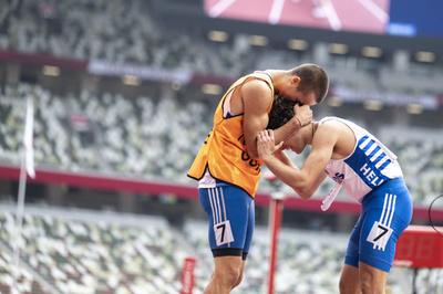 【今日の1枚】予選で世界新記録、決勝で更新、二人三脚で臨むパラ陸上