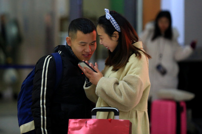 春節時に増える「女友達レンタルして帰省」 詐欺や売春の温床にも