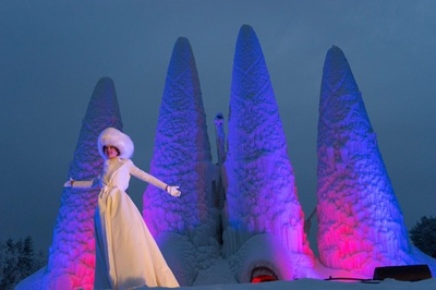 フィンランドに氷の聖堂、「サグラダ・ファミリア」がモデル