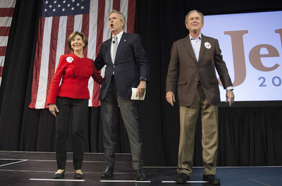 ブッシュ前大統領、弟ジェブ氏の集会に初めて登場 米大統領選