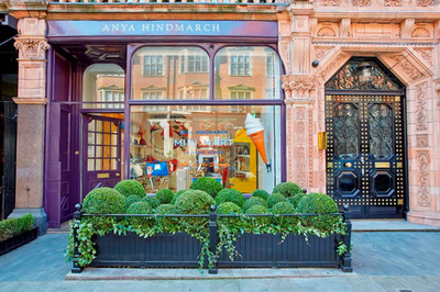 一風変わった「アニヤ・ハインドマーチ」のポップアップストア