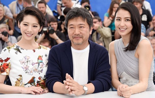 【写真特集】『海街diary』上映、綾瀬さんらレッドカーペットに カンヌ 【写真特集】『海街diary』上映、綾瀬さんらレッドカーペットに カンヌ