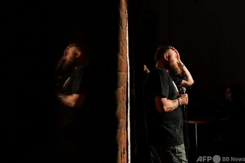 監視下でも笑い届けるスタンダップコメディー ロシア