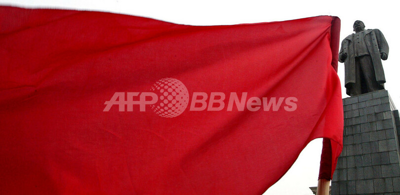 スターリン像を出身地の中央広場から撤去、グルジア