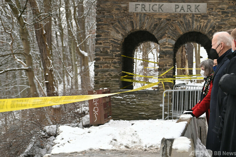 米ピッツバーグで橋崩落 バイデン氏のインフラ演説直前に