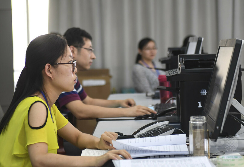 警察が会場封鎖し大学合格審査　山東