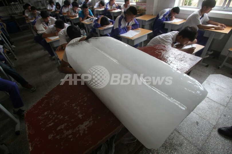 これで試験も乗り切れる？巨大な氷で暑さ対策 中国