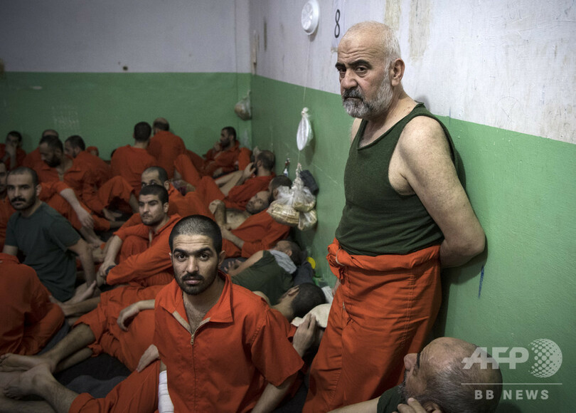 過密と悪臭 「IS戦闘員」収容施設の内側 シリア【再掲】