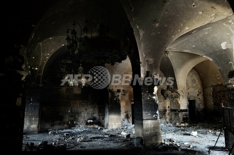 ウマイヤド・モスクの塔、戦闘で崩壊 シリア北部アレッポ