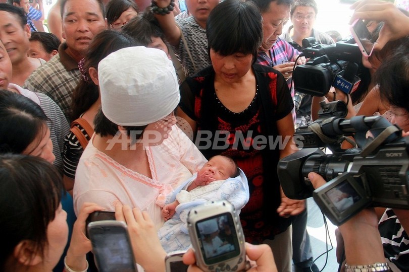 産科医に盗まれた双子の赤ちゃん、保護される 中国 産科医に盗まれた双子の赤ちゃん、保護される 中国