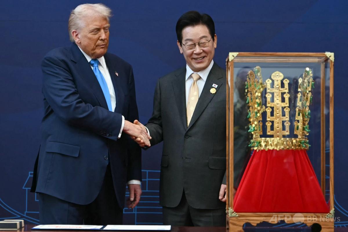 大韓民国大統領　 全斗煥 金メッキ　1984年　金ではありません。 韓国、トランプ氏に「金の王冠」贈呈 写真12枚 国際ニュース：AFPBB News