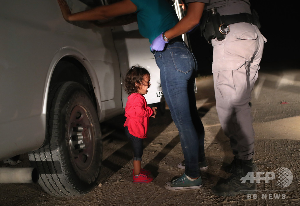 世界報道写真大賞に「泣きじゃくる女児」 米の移民政策転換促す