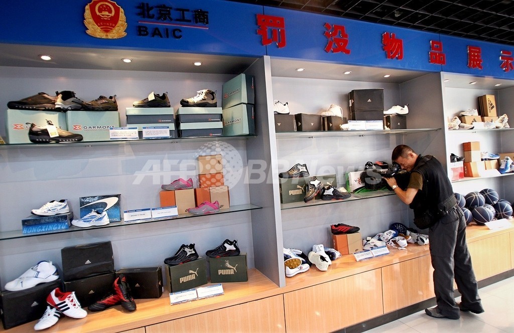 北京五輪中も堂々販売の偽ブランド品、売り上げは好調 北京五輪中も堂々販売の偽ブランド品、売り上げは好調