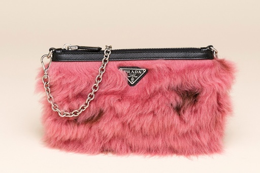 プラダ」新作ファーアイテム先行販売、阪急うめだ本店で期間限定店