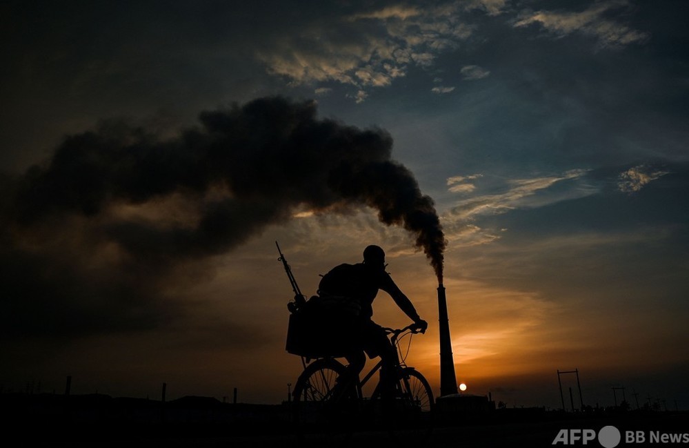 今日の1枚】風景に溶け込む自転車のシルエット、キューバ 写真2枚 国際 