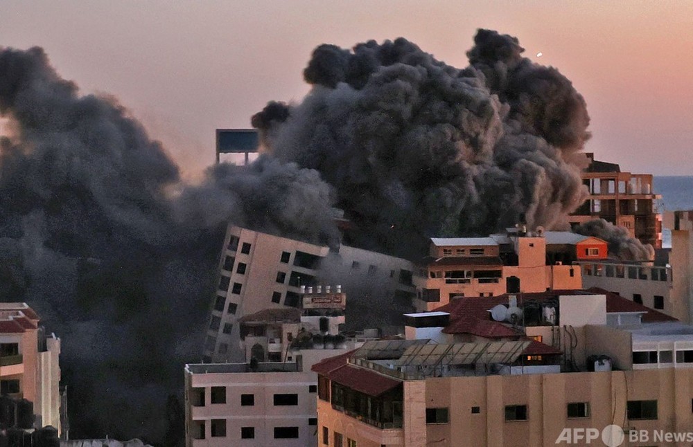 ガザ空爆で高層ビル崩壊 ハマス、テルアビブ攻撃で報復