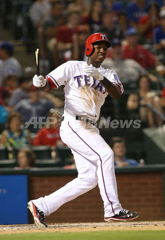 テキサス・レンジャーズ ダルビッシュ有選手ボール ダルビッシュがレンジャーズ入団会見 写真15枚 国際ニュース