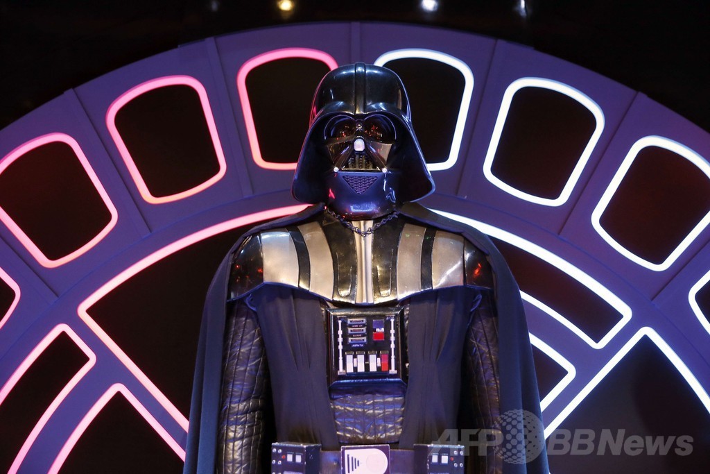 スター・ウォーズ世界の「個性」描く展覧会、パリ郊外