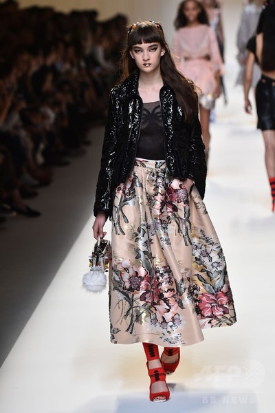 「フェンディ」17年春夏