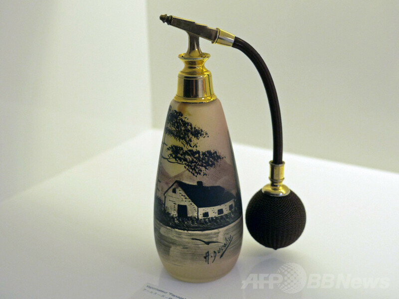 香水瓶の歴史を辿るイベント開催、アンティークアイテムの展示販売も