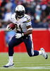 ボールをキャリーするチャージャーズのRBラデイニアン・トムリンソン（%%LaDainian Tomlinson%%）。(c)AFP/Getty Images/Elsa