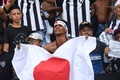 カンピオナート・ブラジレイロ（ブラジル全国選手権）1部ボタフォゴFRの本田圭佑入団発表会で日本の国旗を広げるサポーター（2020年2月8日撮影）。(c)Mauro Pimentel / AFP