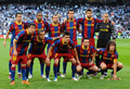 欧州チャンピオンズリーグ2010-11（UEFA Champions League 2010-11）準決勝、レアル・マドリード（Real Madrid）対FCバルセロナ（FC Barcelona）第1戦。試合前の写真撮影に臨むFCバルセロナの選手（2011年4月27日撮影）。(c)AFP/LLUIS GENE