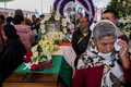メキシコ西部ミチョアカン州で執り行われた、自然保護活動家のオメロ・ゴメスさんの葬儀の様子（2020年1月30日撮影）。(c)Enrique Castro / AFP