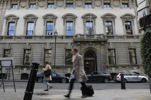 英「紳士クラブ」、女性の入会認める採決 報道