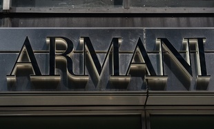 伊アルマーニ、アンゴラ使用を中止 脱毛皮の一環で