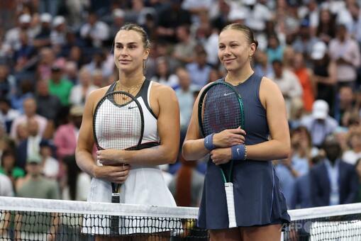 女子テニス チャンピオン　アリーナサバレンカ　直筆サイン入りフォト サバレンカが全米OP連覇 アニシモバに快勝 写真15枚 国際ニュース