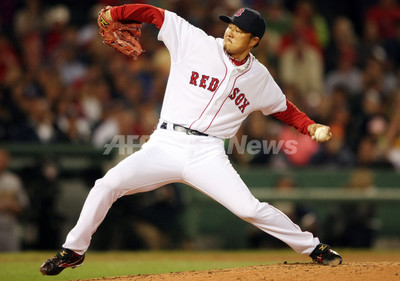 岡島 打者1人を無安打に抑える、レッドソックス勝利 写真10枚 国際