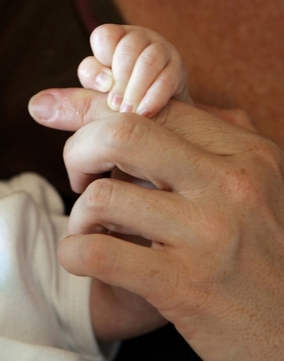 双子の赤ちゃんのキュートな「談笑」ビデオ、ユーチューブで大ヒット