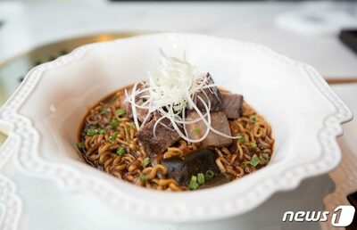 「煮るより炒める」…韓国で急成長する“非スープ系ラーメン”