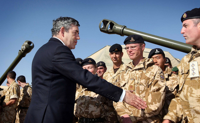 ブラウン英首相、イラクに続きアフガニスタンを電撃訪問