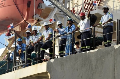 パナマ運河、開通100周年で記念式典