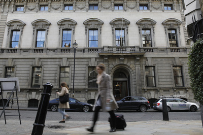 英「紳士クラブ」、女性の入会認める採決 報道