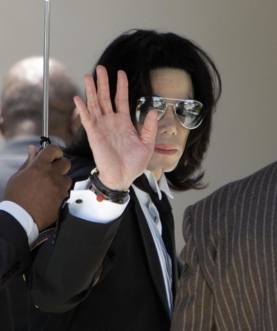 M・ジャクソンさんの「暗い実態」示す捜査報告書、芸能サイト暴露