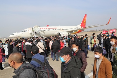 貸し切り車両、特別手当――出稼ぎ労働者にインセンティブ 中国