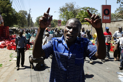 暴動続くケニアに世銀が警告、「経済成長減速の恐れ」