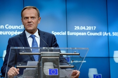 EU首脳会議、英国との交渉方針採択、全会一致 結束示す