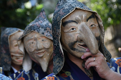 異形のお面が練り歩く　鎌倉の伝統行事「面掛行列」