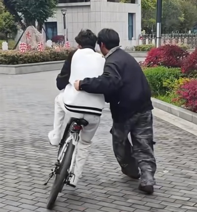 中国杭州に「大人向け自転車教室」出張サービス登場 教習料1万8000円