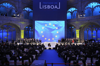 EU加盟国首脳が新基本条約に調印、加盟各国での批准へ