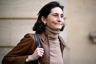 物議醸す名門私立に息子が通学、仏教育相に批判 辞任は否定