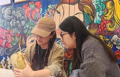 石ころと対話して愛を描く中国内モンゴルの画家