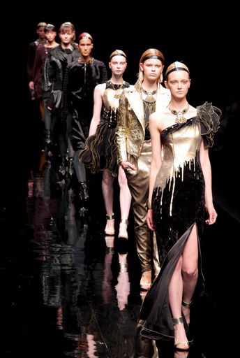 ＜13/14年秋冬東京コレクション＞ユマコシノ